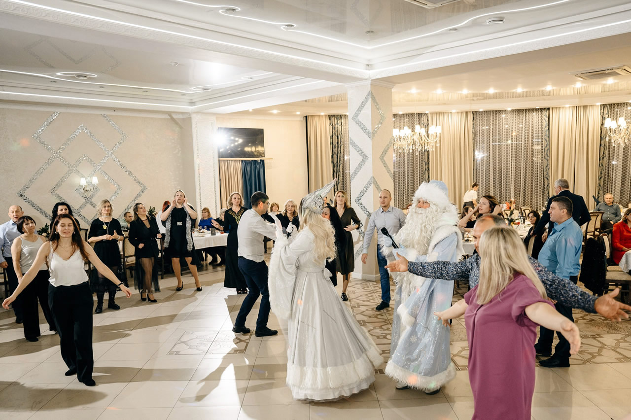 Новогодний банкет в ресторане 